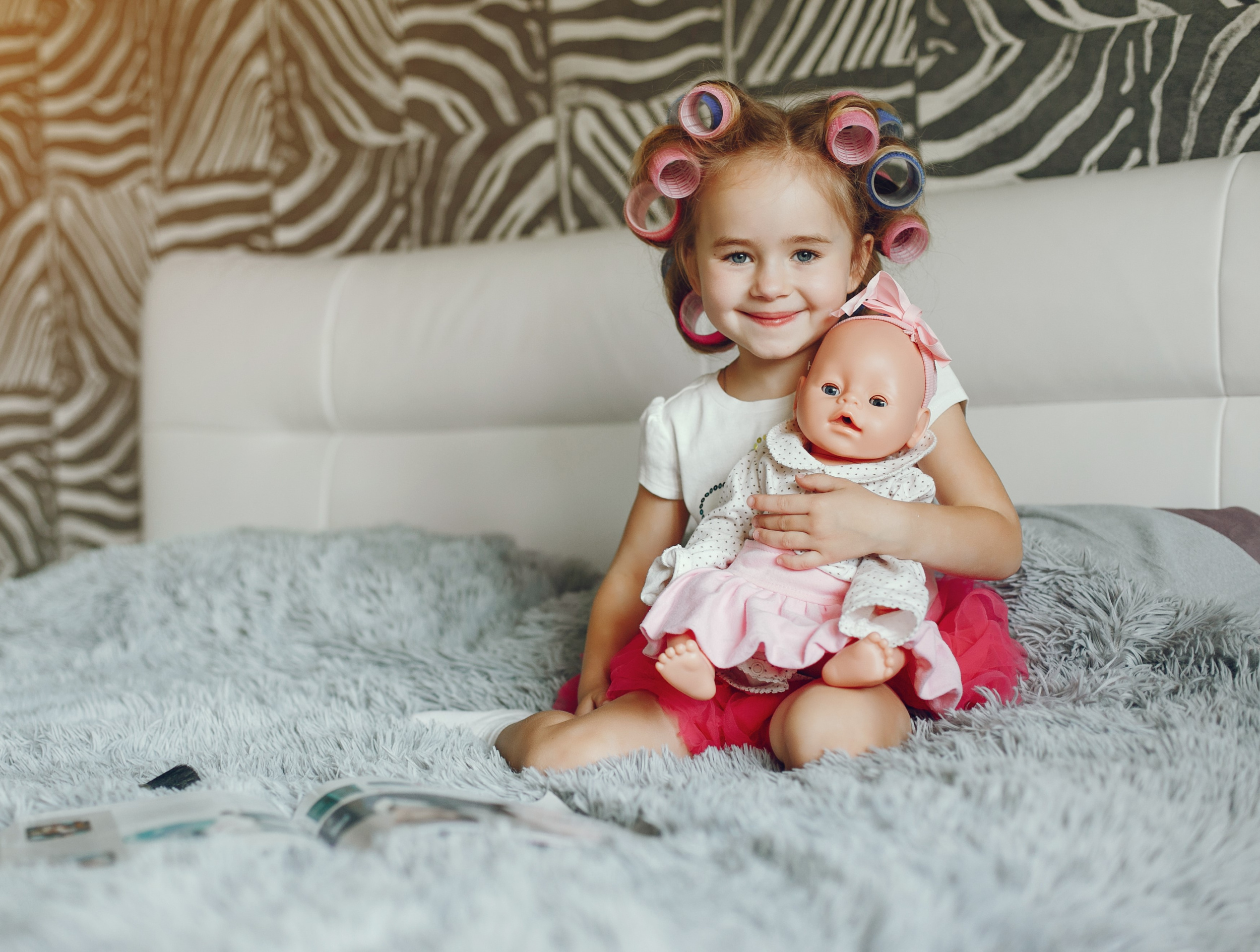 little-girl-with-toy.jpg little-girl-with-toy.jpg