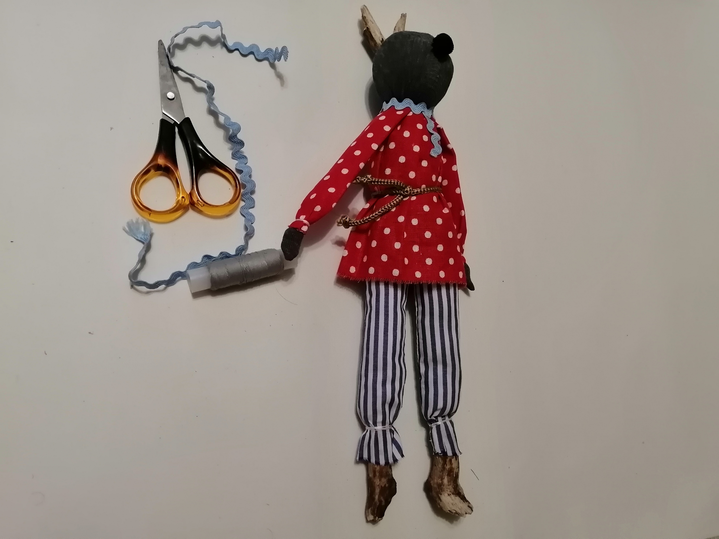 Украшаем рубаху тесьмой Украшаем рубаху тесьмой