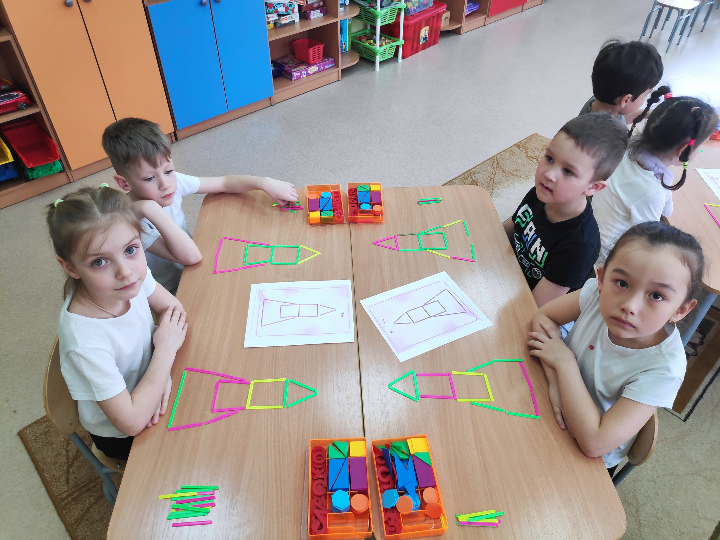 Строим ракеты из палочек Строим ракеты из палочек