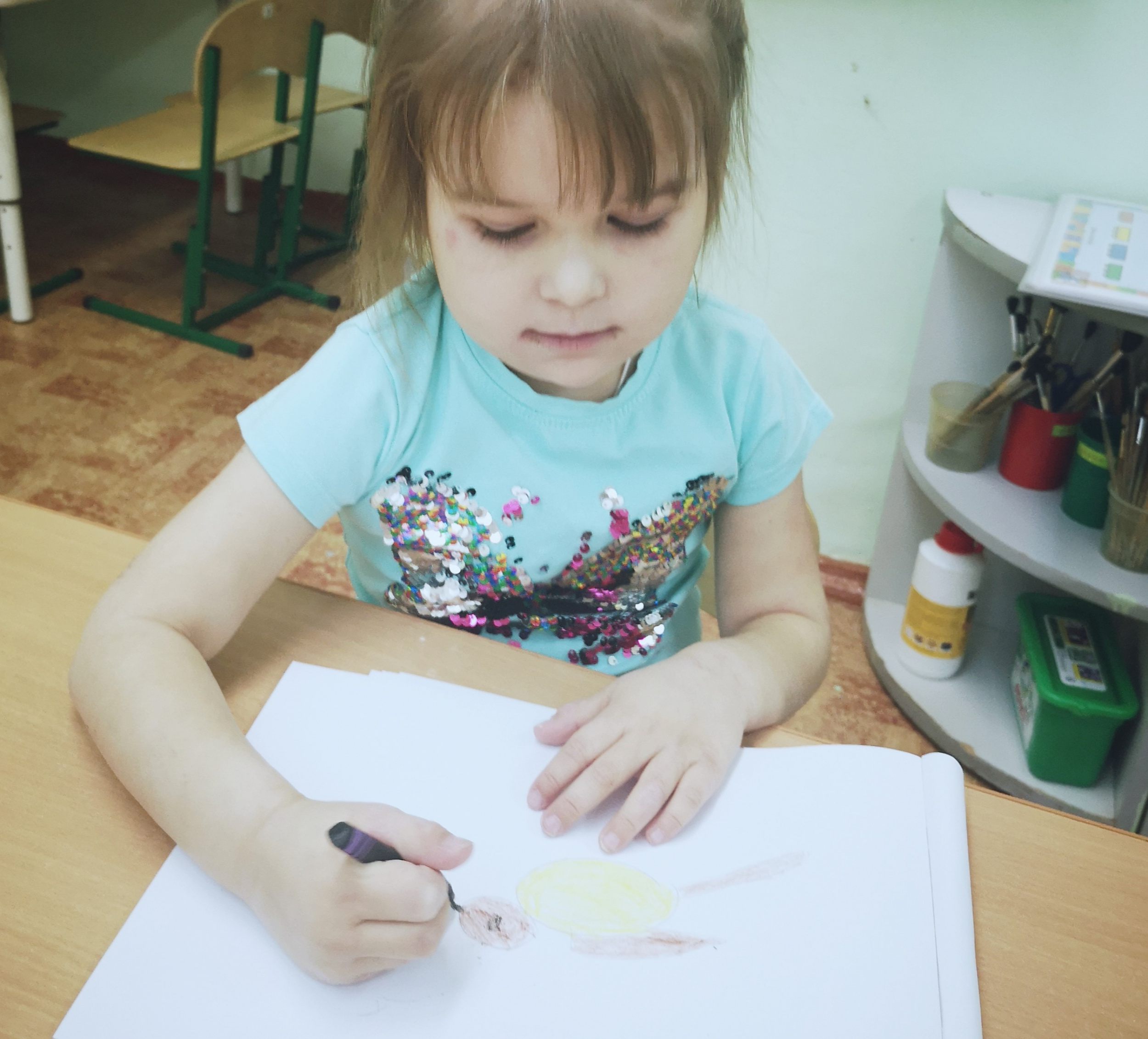 Дети выполняют задание Дети выполняют задание