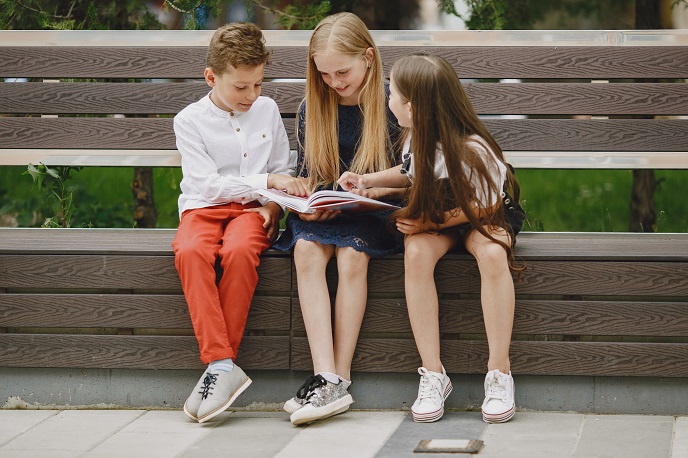 Друзья заполняют анкеты Друзья заполняют анкеты