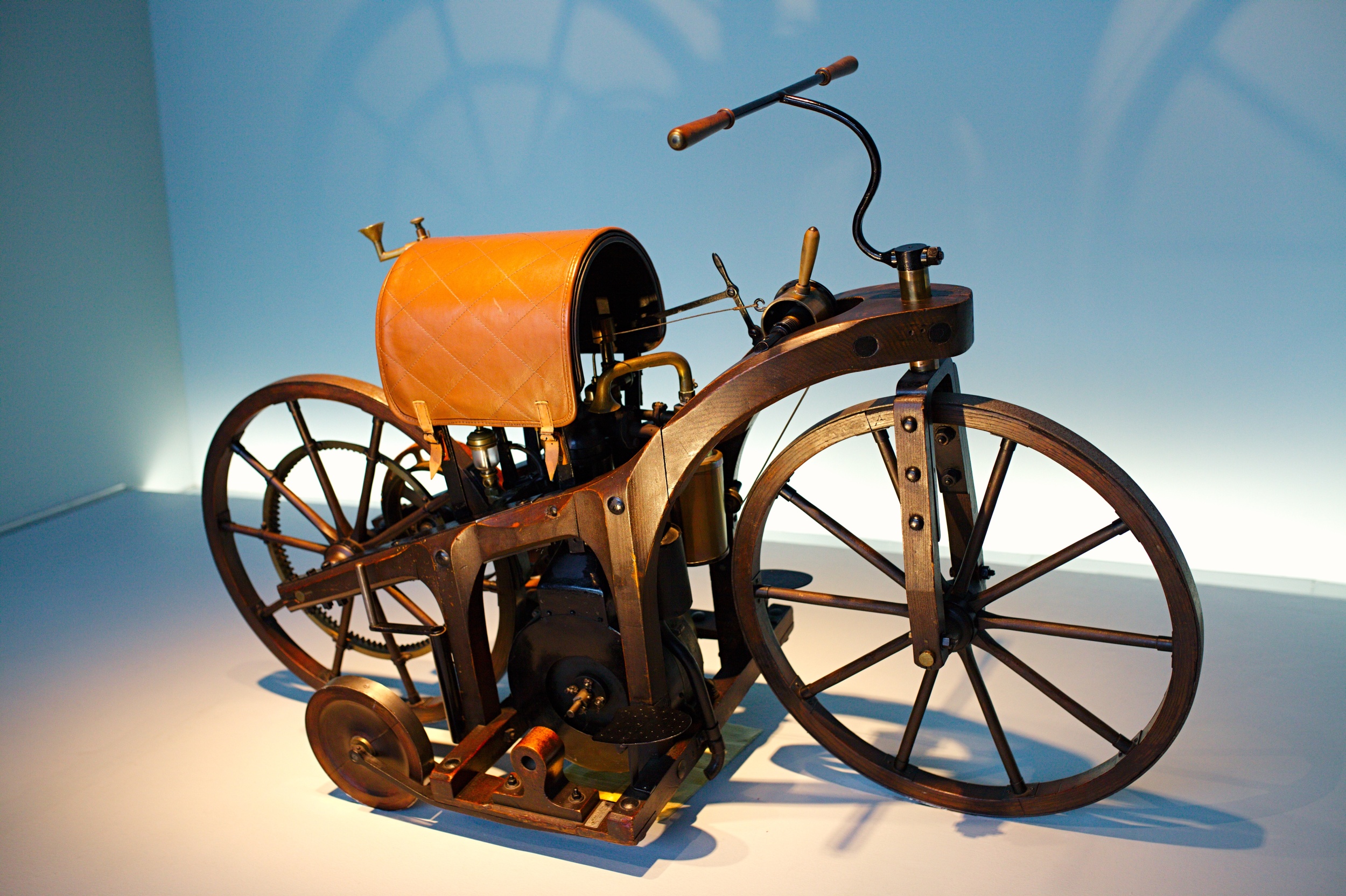 22-23 - stutgart-germania-23-sentabra-2024-g-galerea-s-starinnym-avtomobilem-mercedes-benz-v-muzee-mercedes-benz-stutgart-germania.jpg