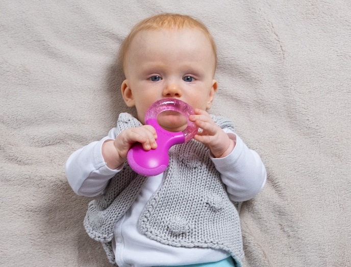 Ребенок с прорезывателем Ребенок с прорезывателем