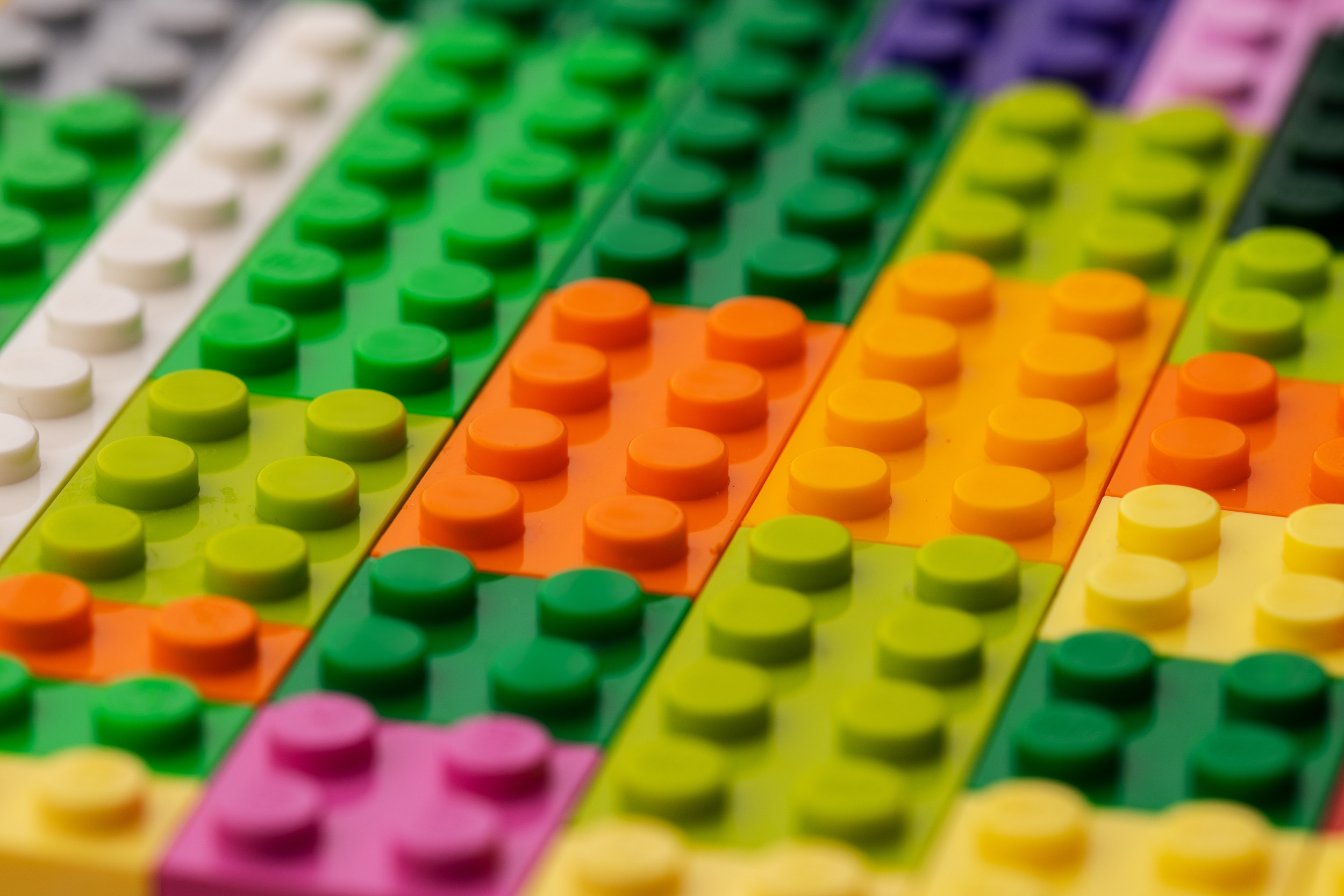 4 - detali-detskogo-plastikovogo-stroitel-nogo-komplekta-krupnym-planom.jpg 4 - detali-detskogo-plastikovogo-stroitel-nogo-komplekta-krupnym-planom.jpg