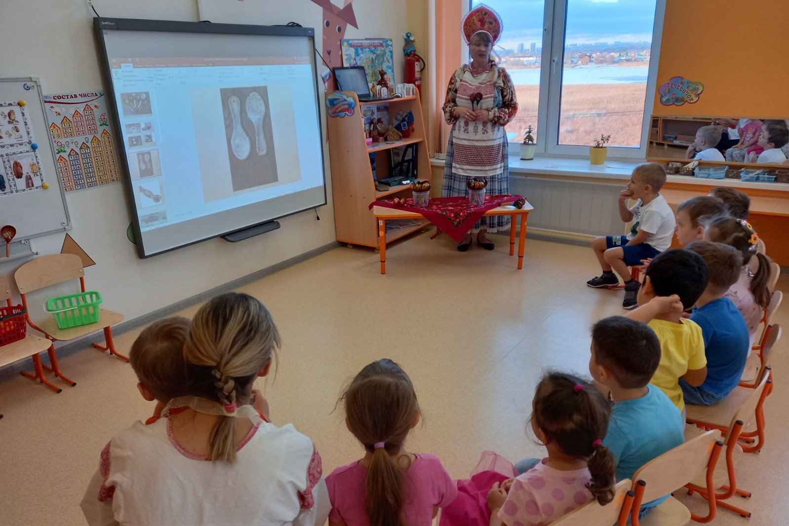 Воспитатель проводит дидактическую игру «Скажи наоборот» Воспитатель проводит дидактическую игру «Скажи наоборот»