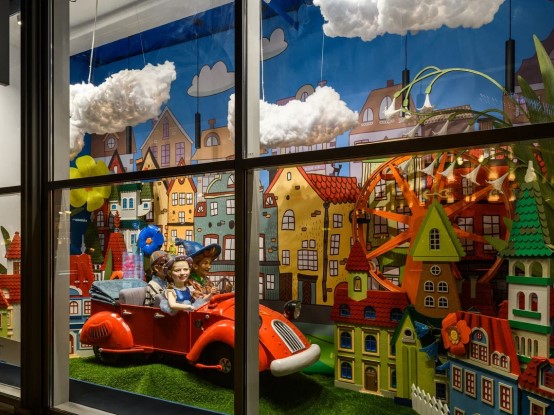 Новые уличные витрины в ЦДМ на Лубянке Новые уличные витрины в ЦДМ на Лубянке