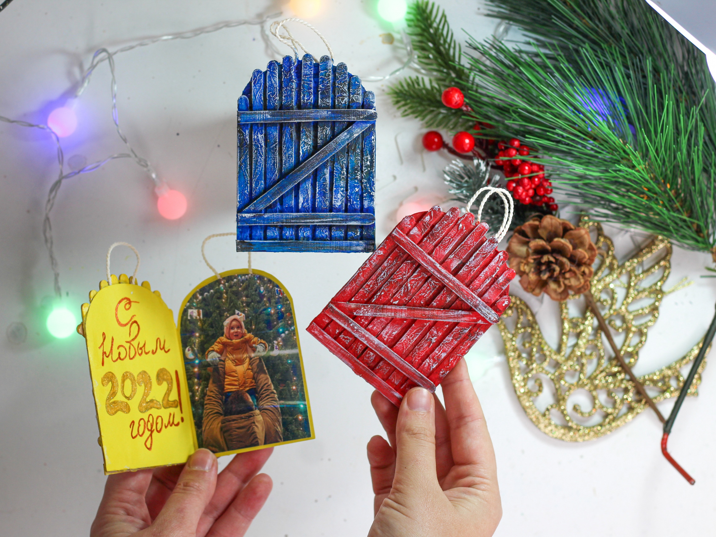 Ёлочная игрушка «Дверь с воспоминаниями» Ёлочная игрушка «Дверь с воспоминаниями»