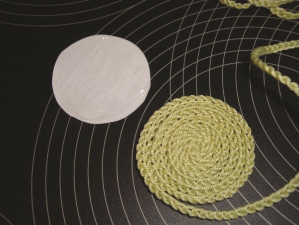 Нанесение клея Нанесение клея