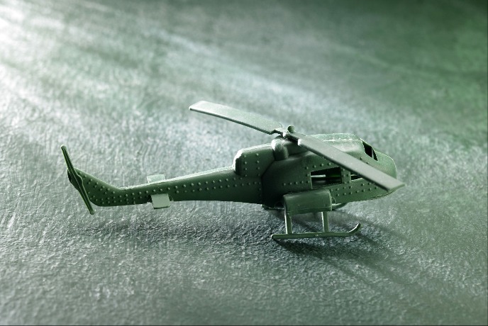 Военный игрушечный вертолет.jpeg