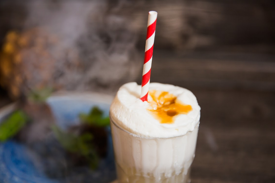 Безалкогольный коктейль «Сливочное пиво из Хогсмида» Безалкогольный коктейль «Сливочное пиво из Хогсмида»