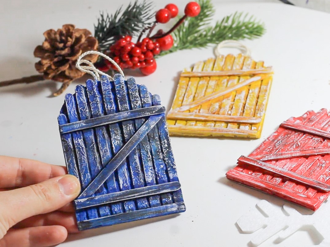 Клеим фотографию внутри двери Клеим фотографию внутри двери