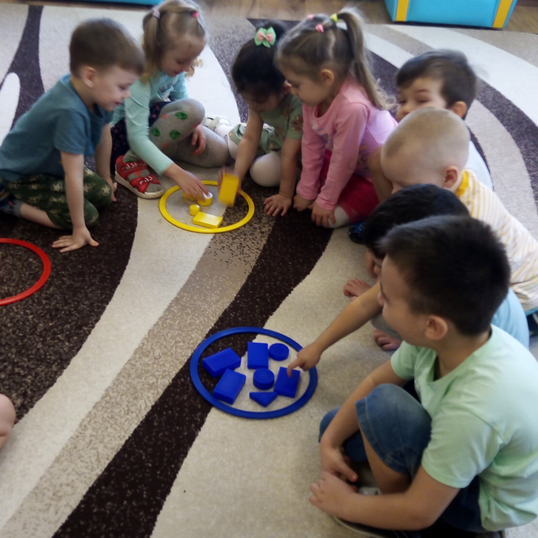 Какая фигура спряталась Какая фигура спряталась