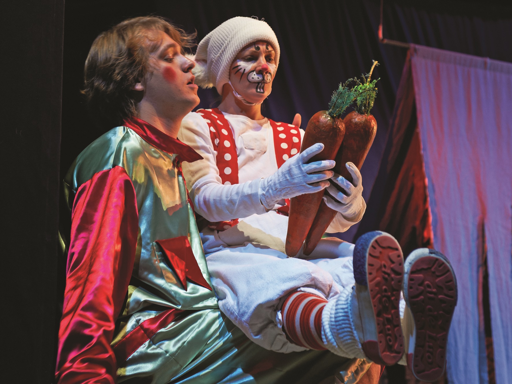 Михаил Железнов и Ульяна Чилиндина Михаил Железнов и Ульяна Чилиндина