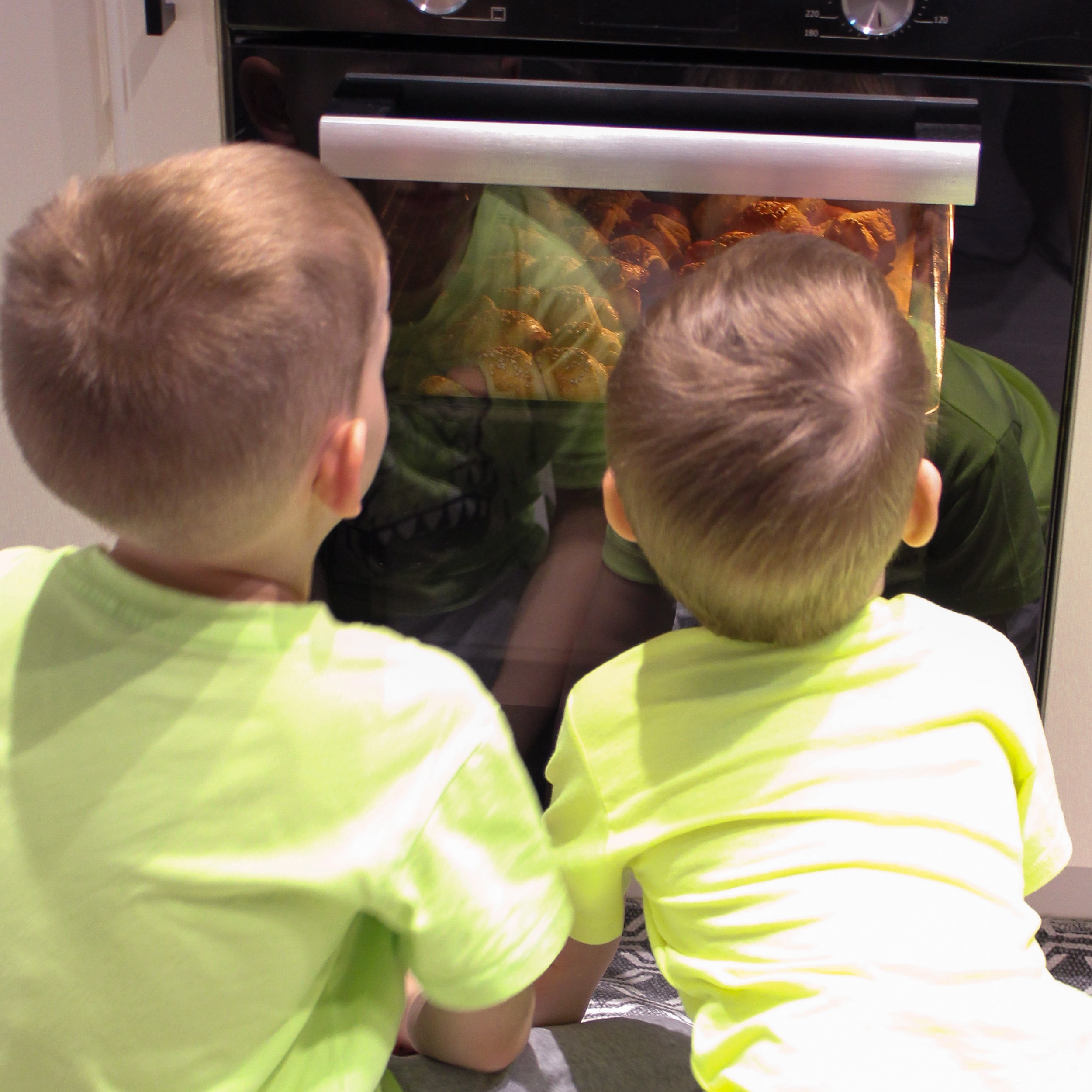 Сосиска в «ночной рубашке» - приготовление - 5 Сосиска в «ночной рубашке» - приготовление - 5