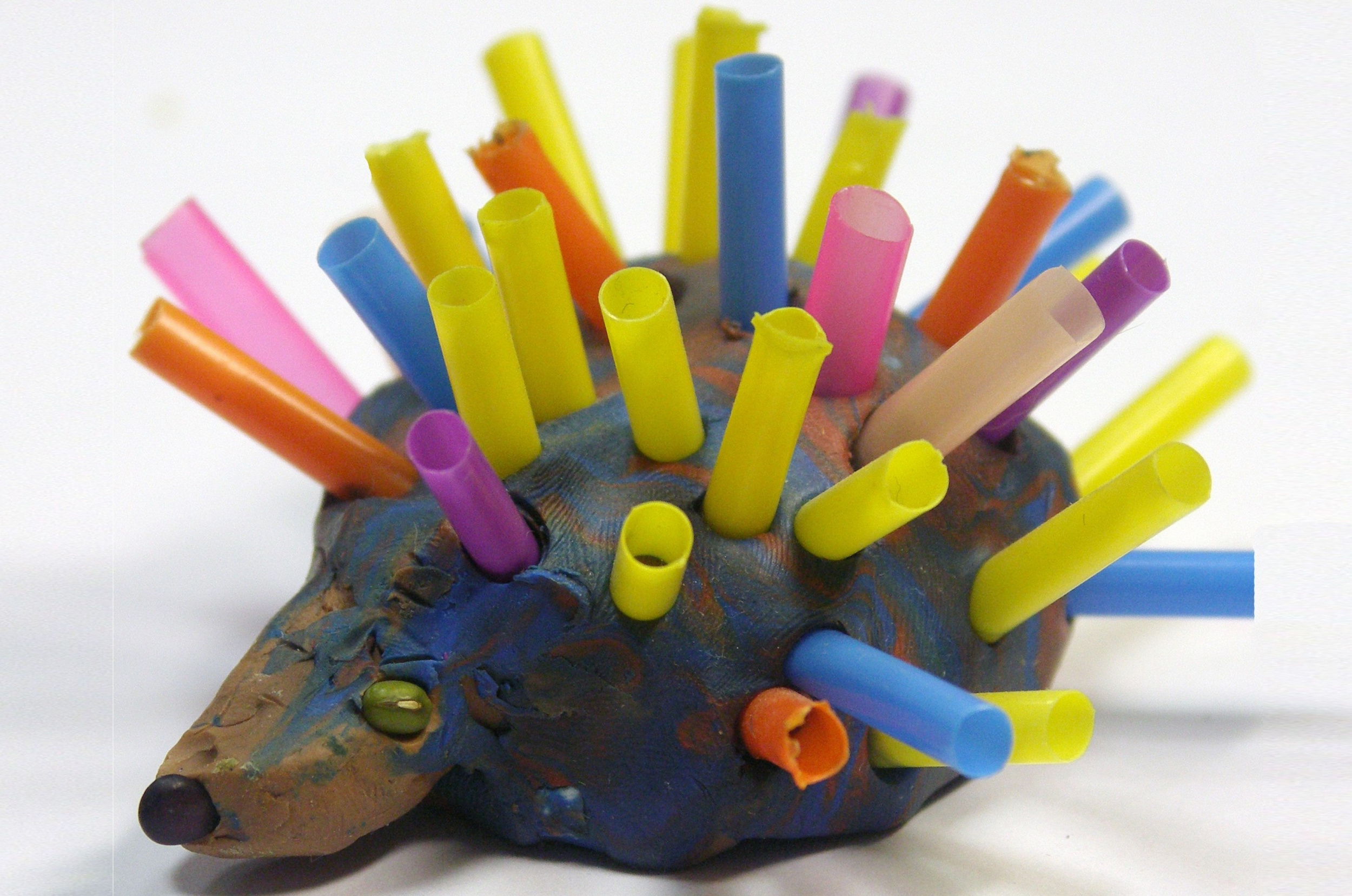 Пластилин и бросовые материалы Пластилин и бросовые материалы