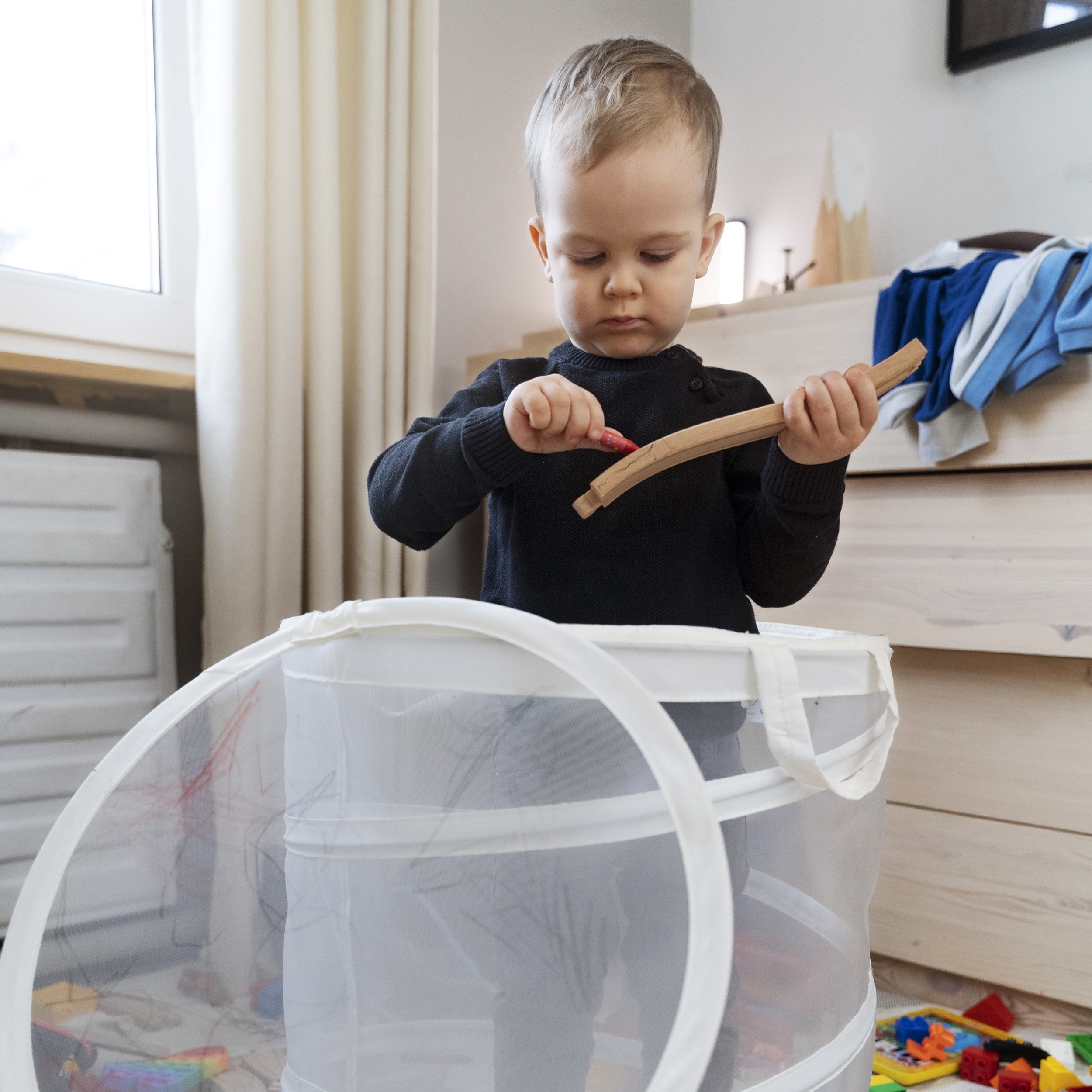 03 full-shot-kid-drawing-wooden-piece.jpg 03 full-shot-kid-drawing-wooden-piece.jpg