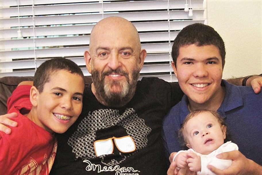 с внуками Захаром, Ноем и Ханной Ренэ.jpg с внуками Захаром, Ноем и Ханной Ренэ.jpg