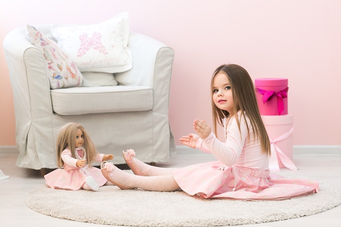 Кукла похожая на девочку Кукла похожая на девочку