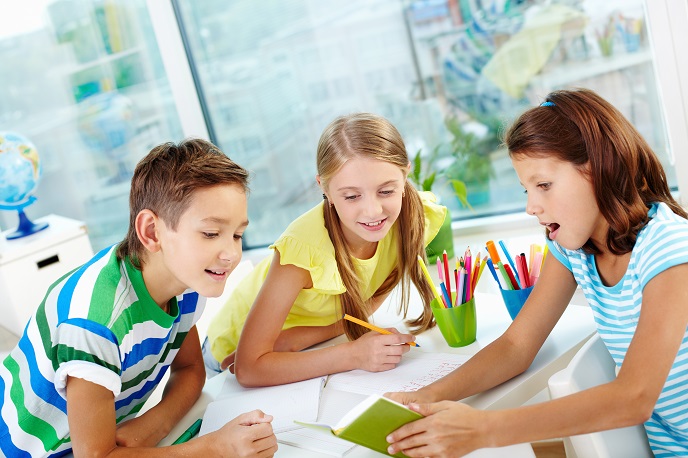 Дети разгадывают ребусы Дети разгадывают ребусы