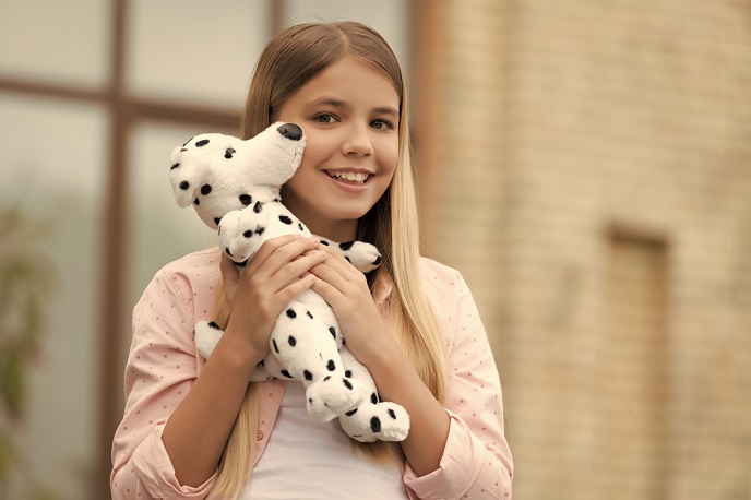 Девочка с игрушкой Девочка с игрушкой