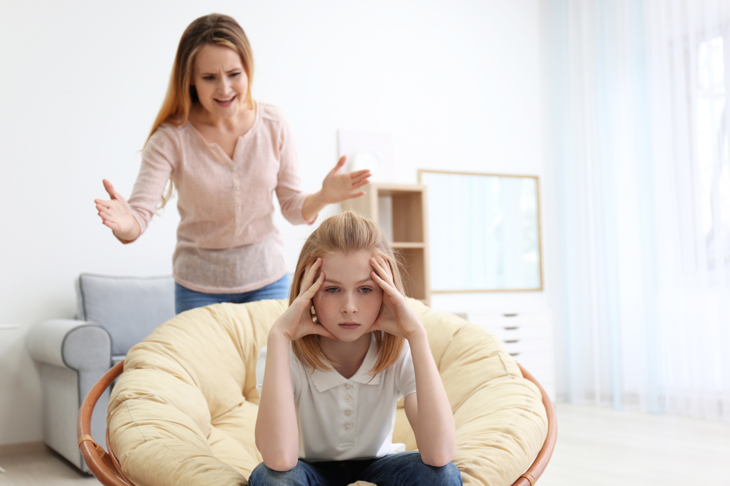 3 quarrel-mother-daughter-home.jpg