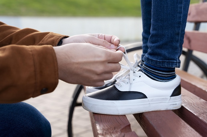 Как научить ребенка завязывать шнурки Как научить ребенка завязывать шнурки