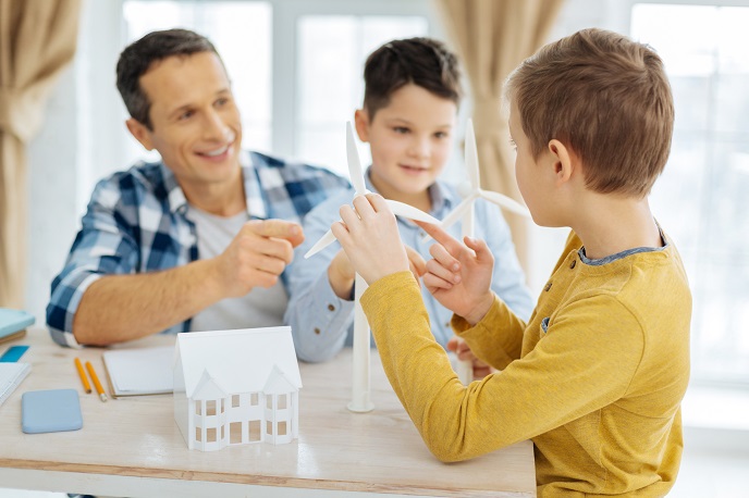 Дети собирают дом Дети собирают дом