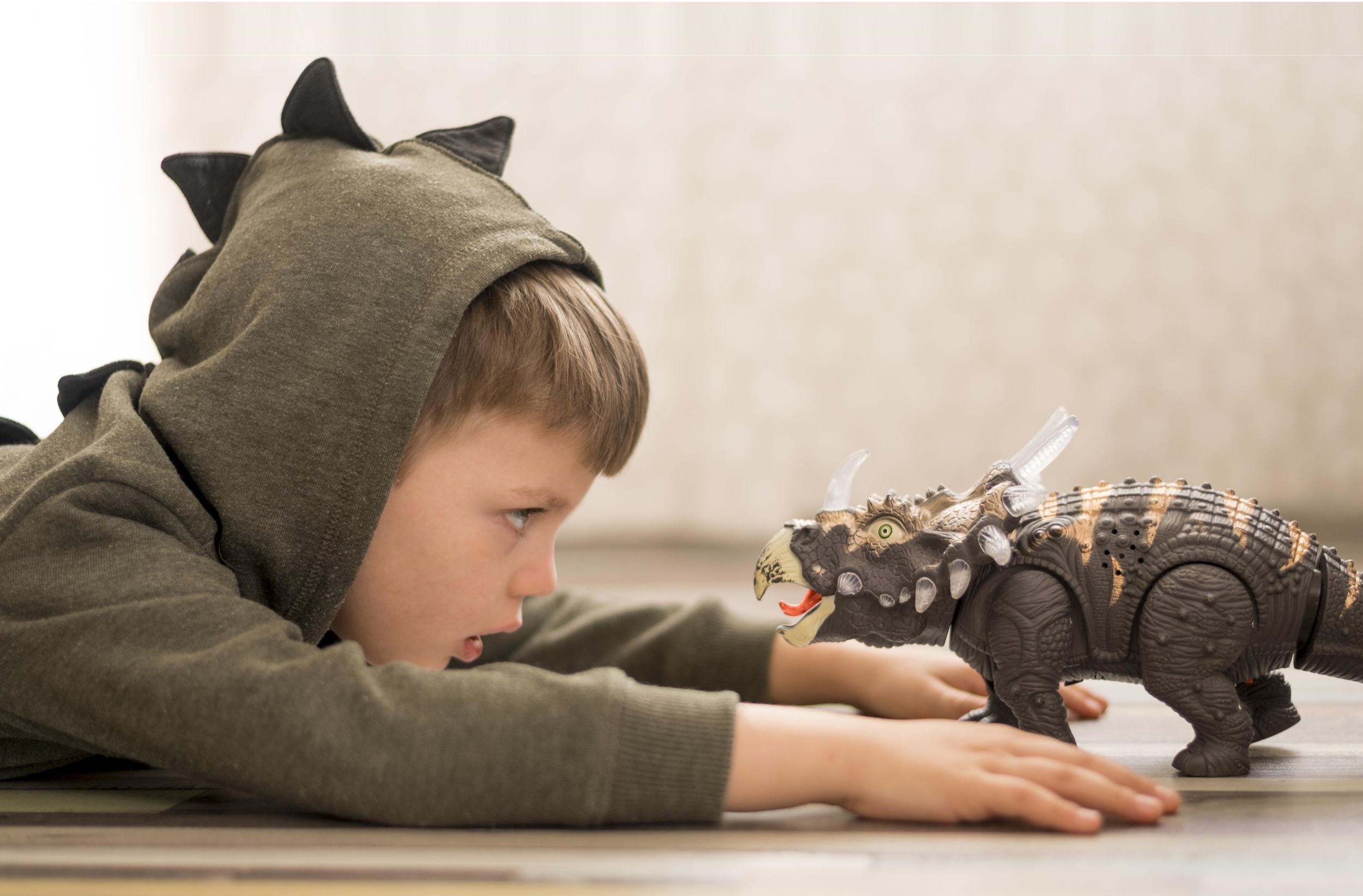 1 side-view-boy-playing.jpg 1 side-view-boy-playing.jpg