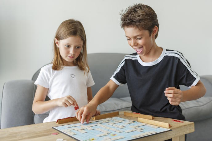 Игра сестры и брата