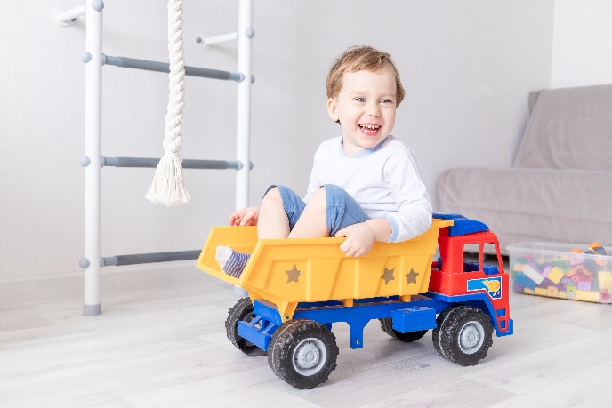 Большая игрушечная машина.jpeg