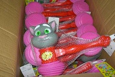 В России уничтожат тысячу игрушечных молотков В России уничтожат тысячу игрушечных молотков