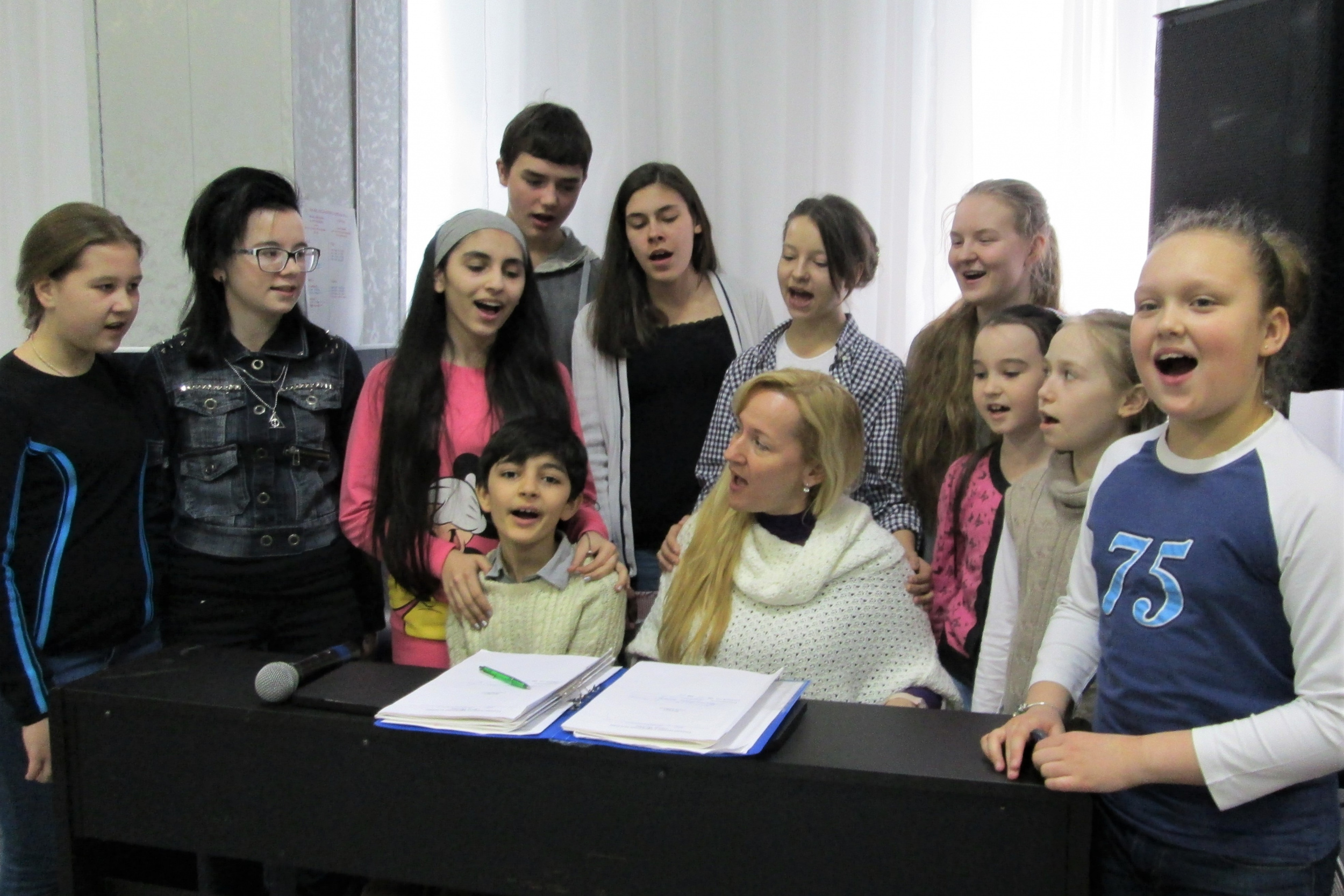 С. Дудко и ст.гр. студии ``Артишок``.JPG С. Дудко и ст.гр. студии ``Артишок``.JPG