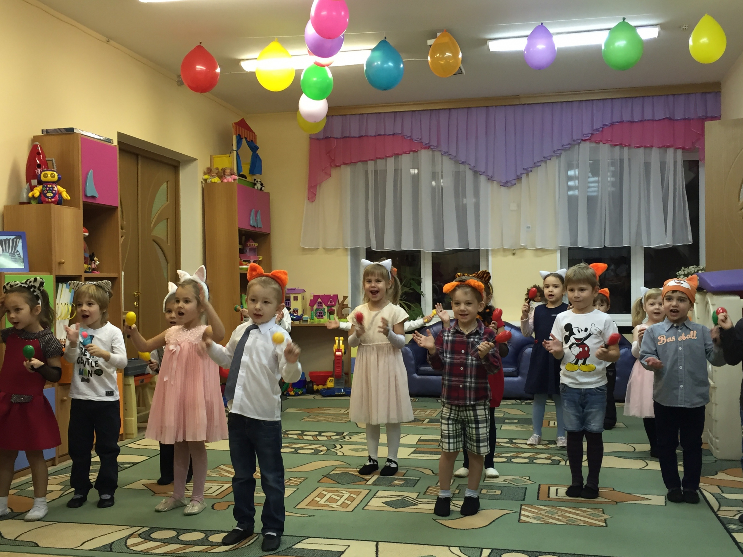 Мы весёлые котята Мы весёлые котята