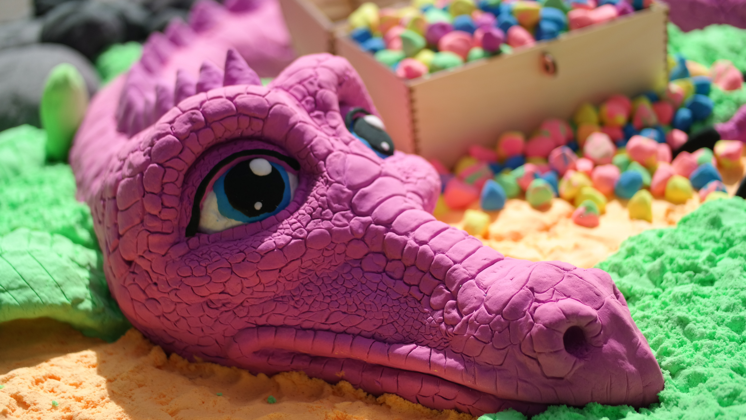 Дракон из пушистого пластилина Дракон из пушистого пластилина