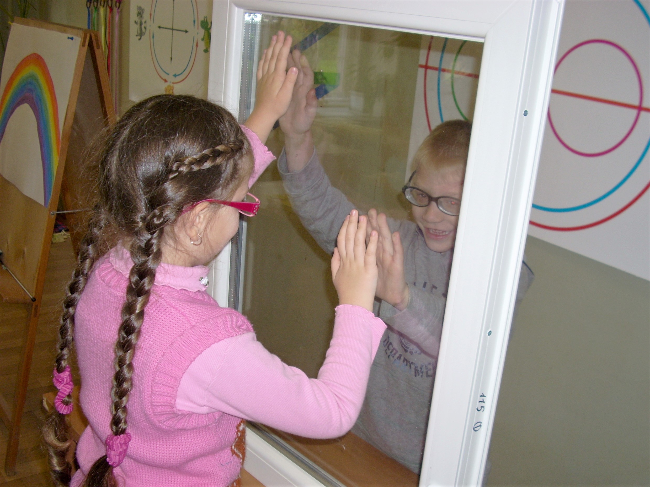 Прозрачный мольберт Прозрачный мольберт