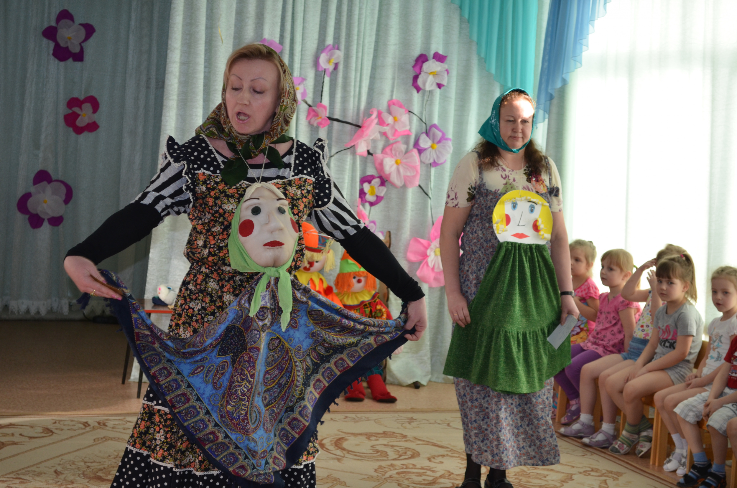 Театральный фестиваль воспитатели средней группы - Бабушка и внучка.JPG Театральный фестиваль воспитатели средней группы - Бабушка и внучка.JPG
