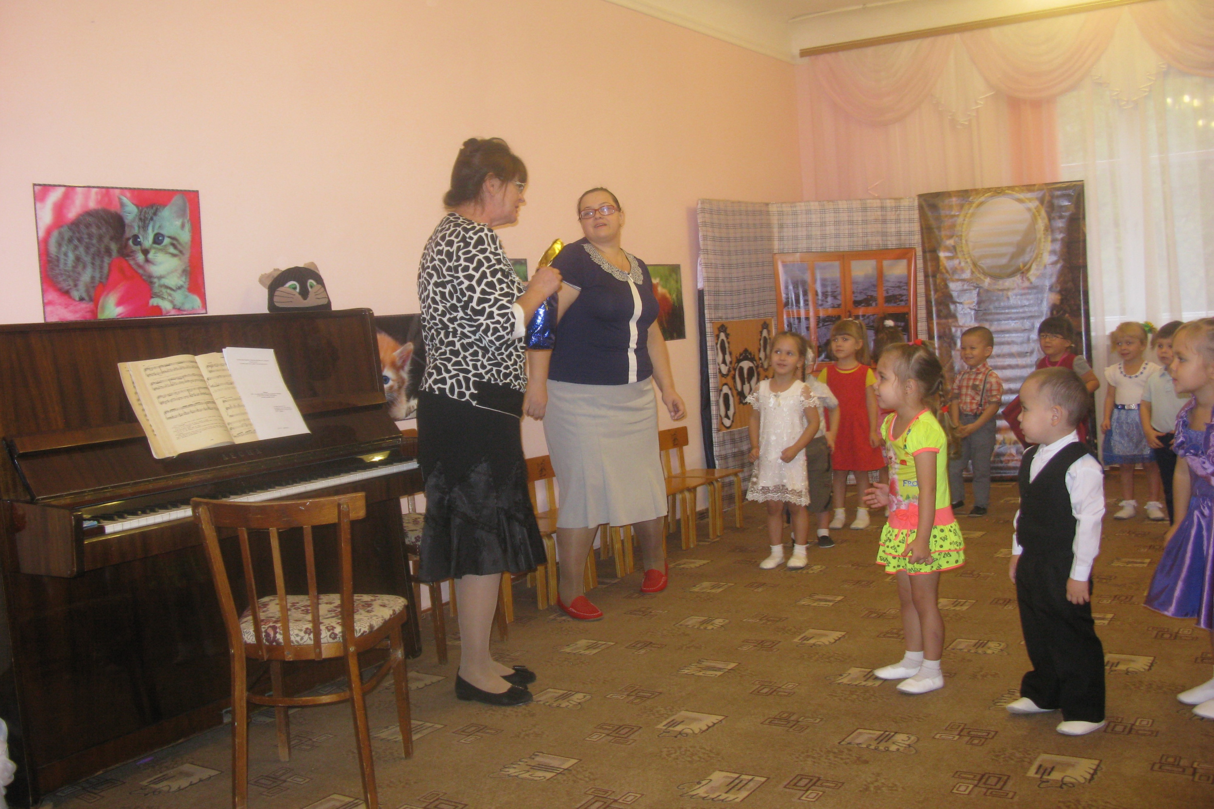 В гости кошка к нам пришла