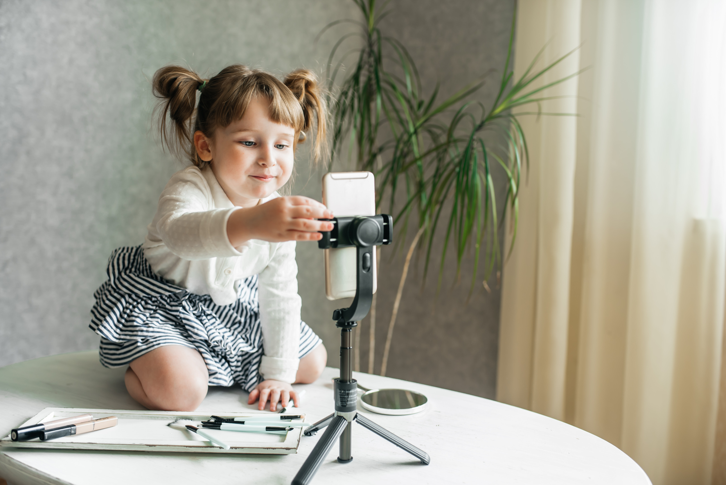 2 cute-caucasian-baby-girl-video-vlogger-phone-tripod.jpg 2 cute-caucasian-baby-girl-video-vlogger-phone-tripod.jpg