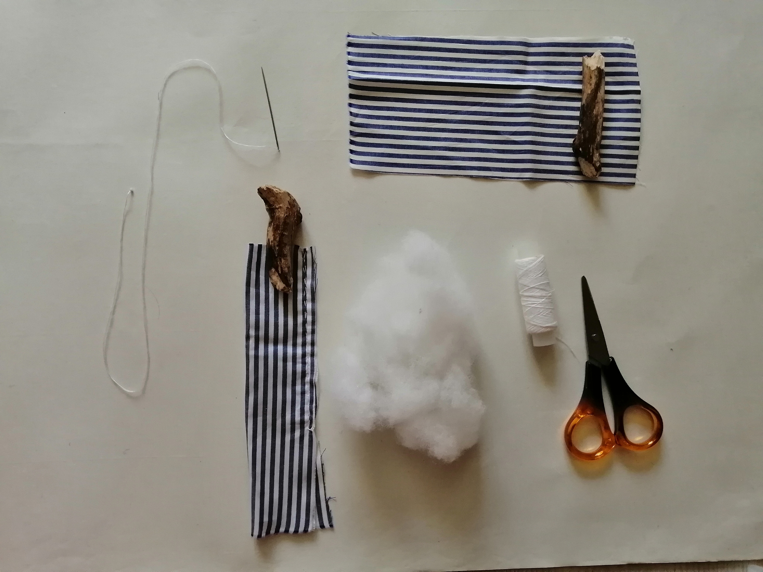 Формируем лапки из палок Формируем лапки из палок