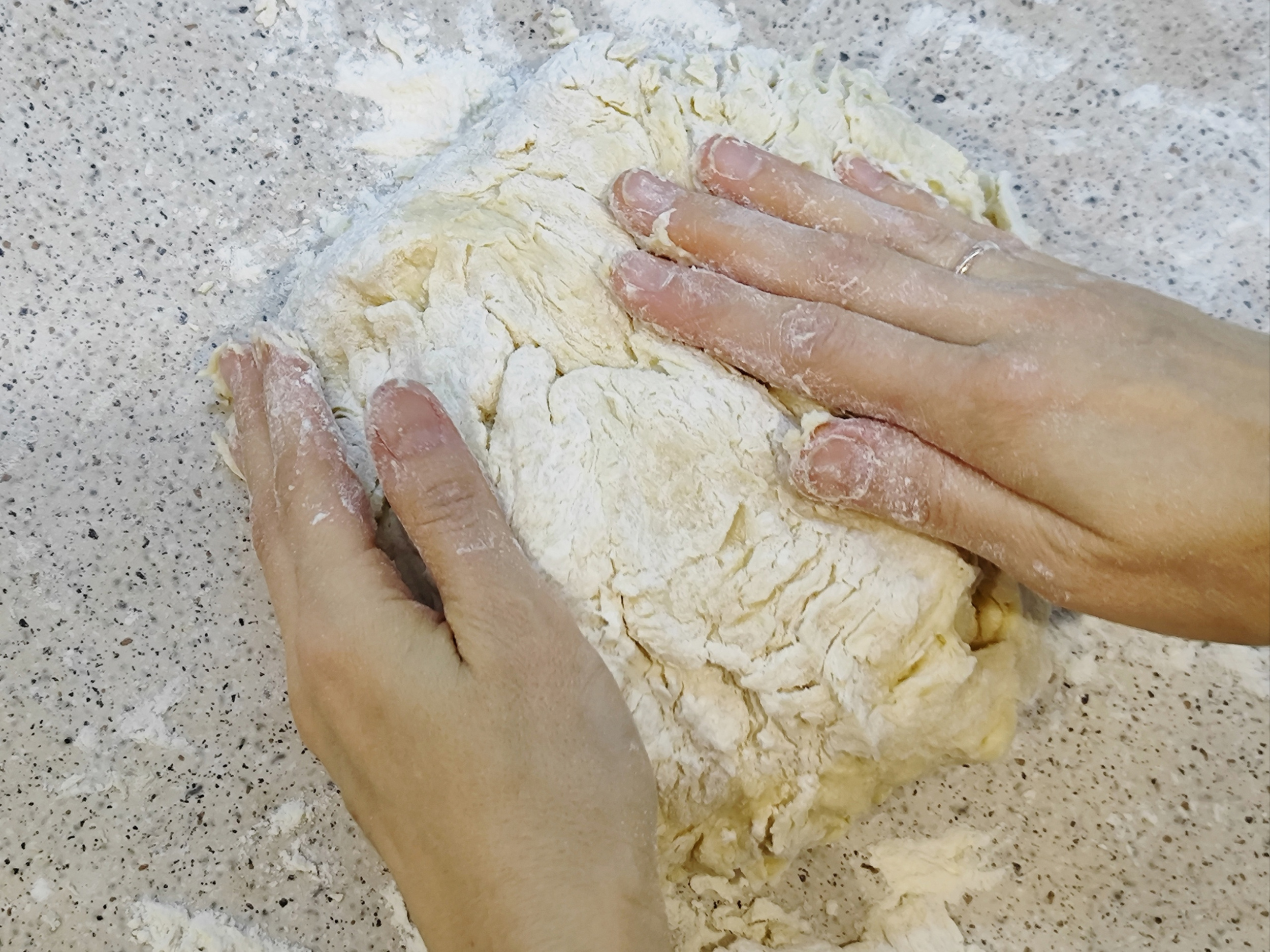 Подошедшее тесто замесите до густоты Подошедшее тесто замесите до густоты