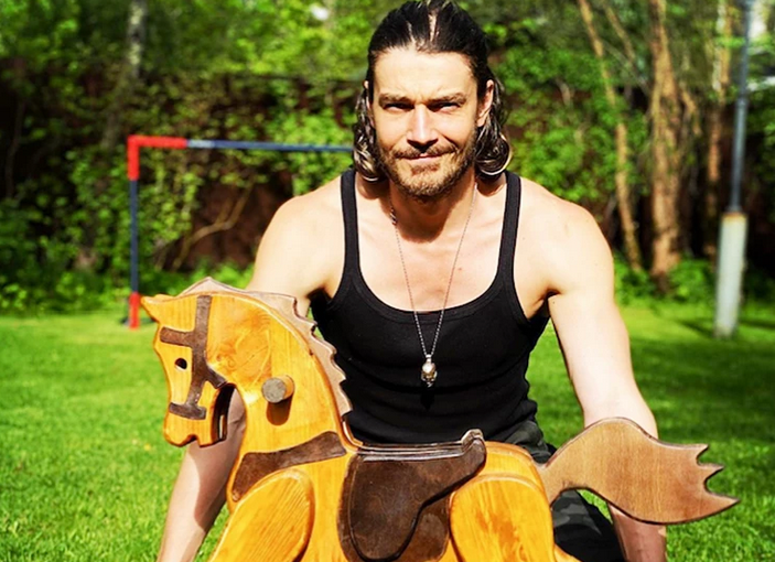 Максим Матвеев сделал своими руками младшему сыну подарок Максим Матвеев сделал своими руками младшему сыну подарок