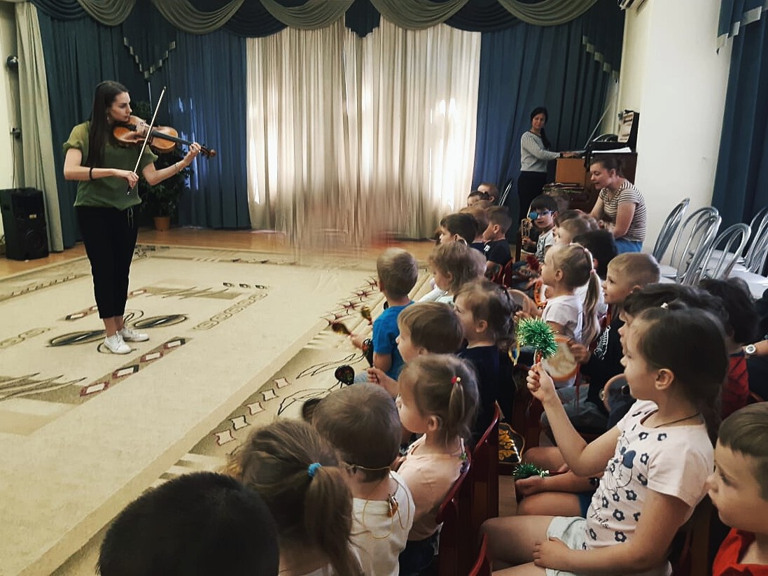 Музыкальный познавательно-развлекательный досуг для детей младшего дошкольного возраста Музыкальный познавательно-развлекательный досуг для детей младшего дошкольного возраста