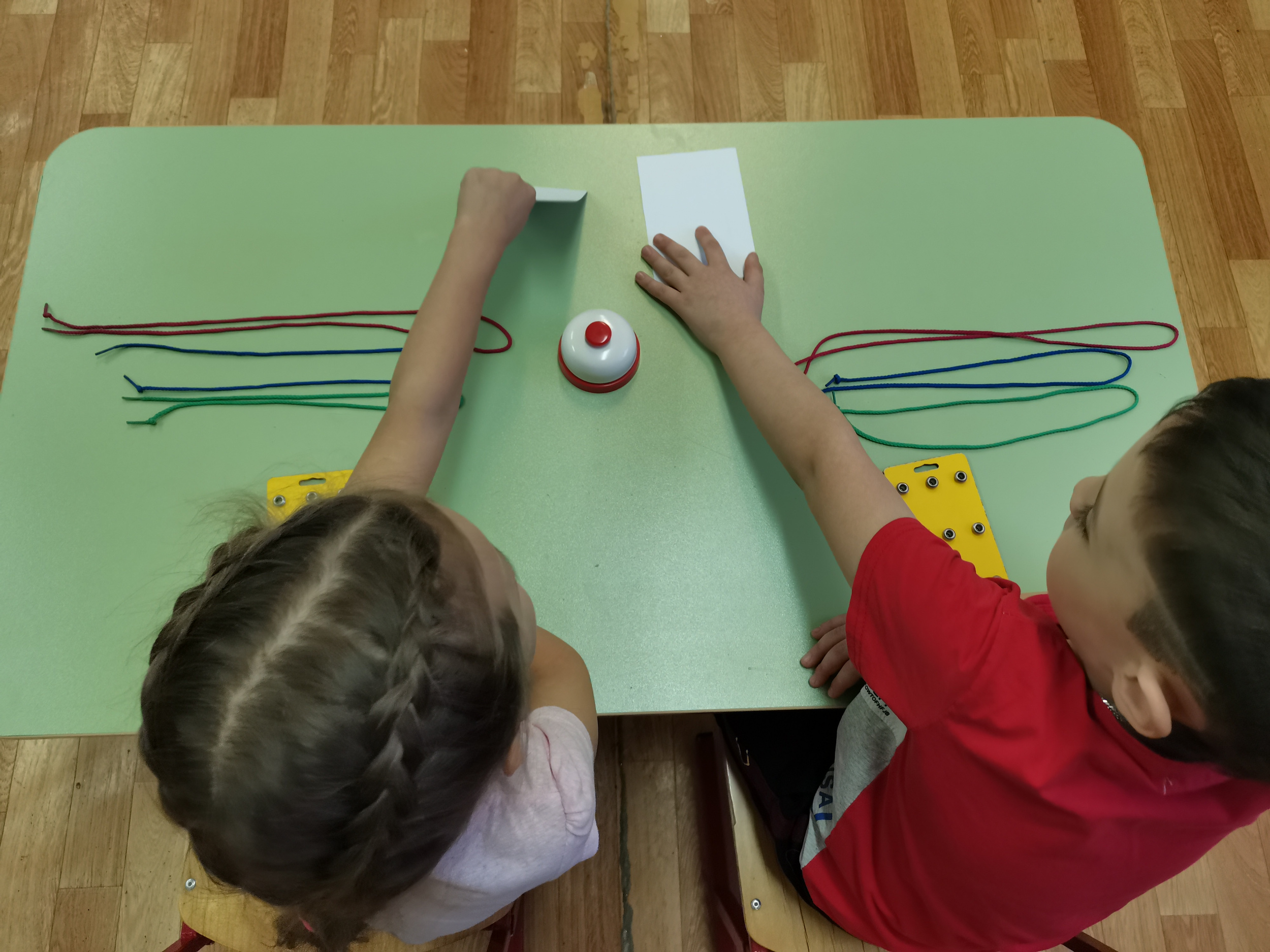 Сначала знакомство со шнуром происходит индивидуально Сначала знакомство со шнуром происходит индивидуально